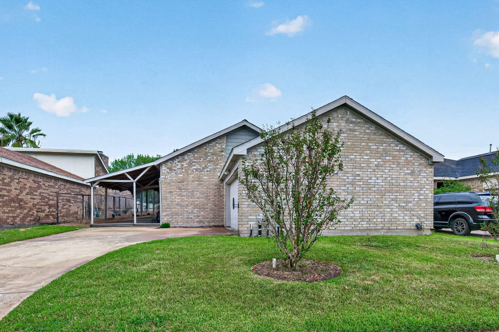 Photo of 3079 Hazy Park Drive, Houston, TX 77082 (MLS # 62693024)
