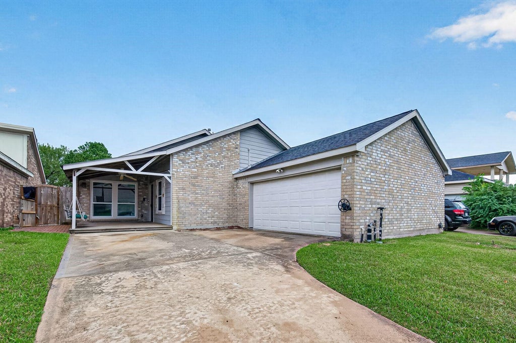 Photo of 3079 Hazy Park Drive, Houston, TX 77082 (MLS # 62693024)