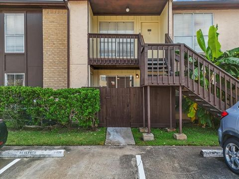 Photo of 1500 Bay Area Blvd #339, Houston, TX 77058 (MLS # 9806608)