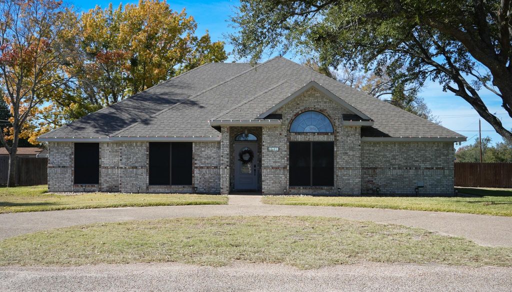 Photo of 1040 Live Oak Circle, Teague, TX 75860 (MLS # 13762766)