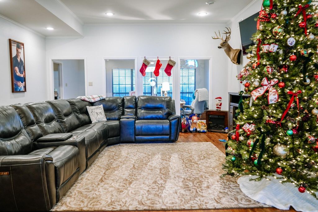 Photo of 1040 Live Oak Circle, Teague, TX 75860 (MLS # 13762766)