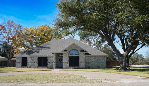 Photo of 1040 Live Oak Circle, Teague, TX 75860 (MLS # 13762766)