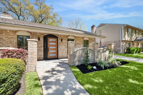 Photo of 11418 Ash Creek Drive, Houston, TX 77043 (MLS # 37215014)