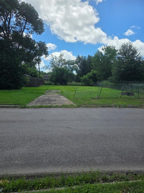 Vacant Land For Sale - 6615 Sherwood Drive<br/> Houston, TX 77021