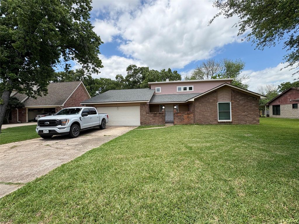 Photo of 508 Pin Oak Drive, Baytown, TX 77520 (MLS # 68358794)