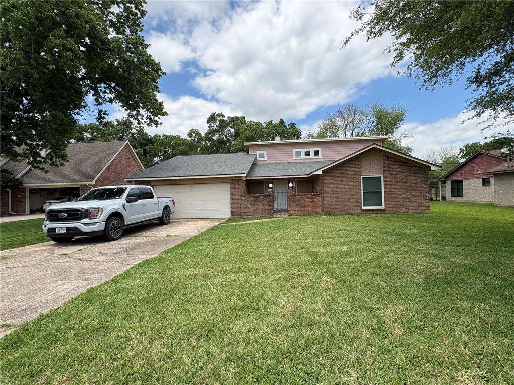 Photo of 508 Pin Oak Drive, Baytown, TX 77520 (MLS # 68358794)