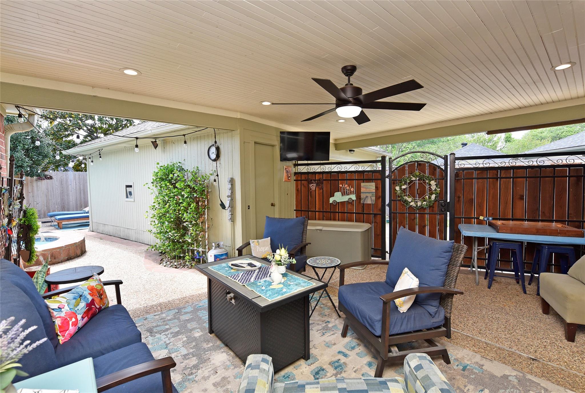3862 W Wisteria Circle
