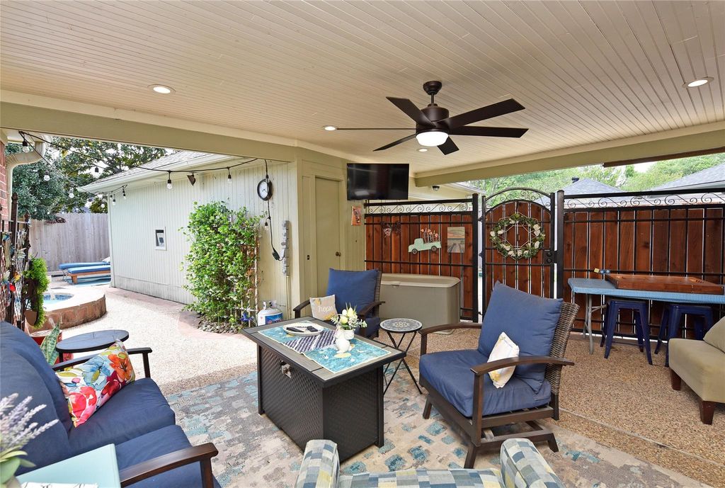 Photo of 3862 W Wisteria Circle, Sugar Land, TX 77479 (MLS # 17749483)
