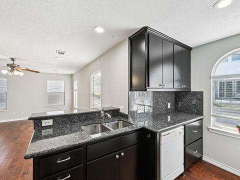 Tiny photo for 1405 Bailey Street, Houston, TX 77019 (MLS # 66894053)
