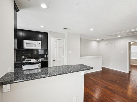 Tiny photo for 1405 Bailey Street, Houston, TX 77019 (MLS # 66894053)