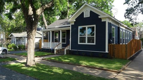 Photo of 1321 Summer Street, Houston, TX 77007 (MLS # 52036902)