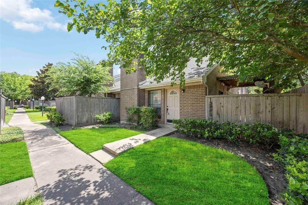 Photo of 13882 Hollowgreen Drive #810, Houston, TX 77082 (MLS # 29802442)