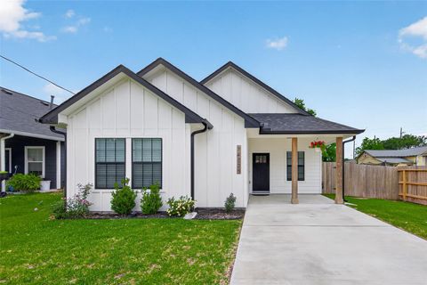 Photo of 14225 W Richmond Street, Needville, TX 77461 (MLS # 80436106)