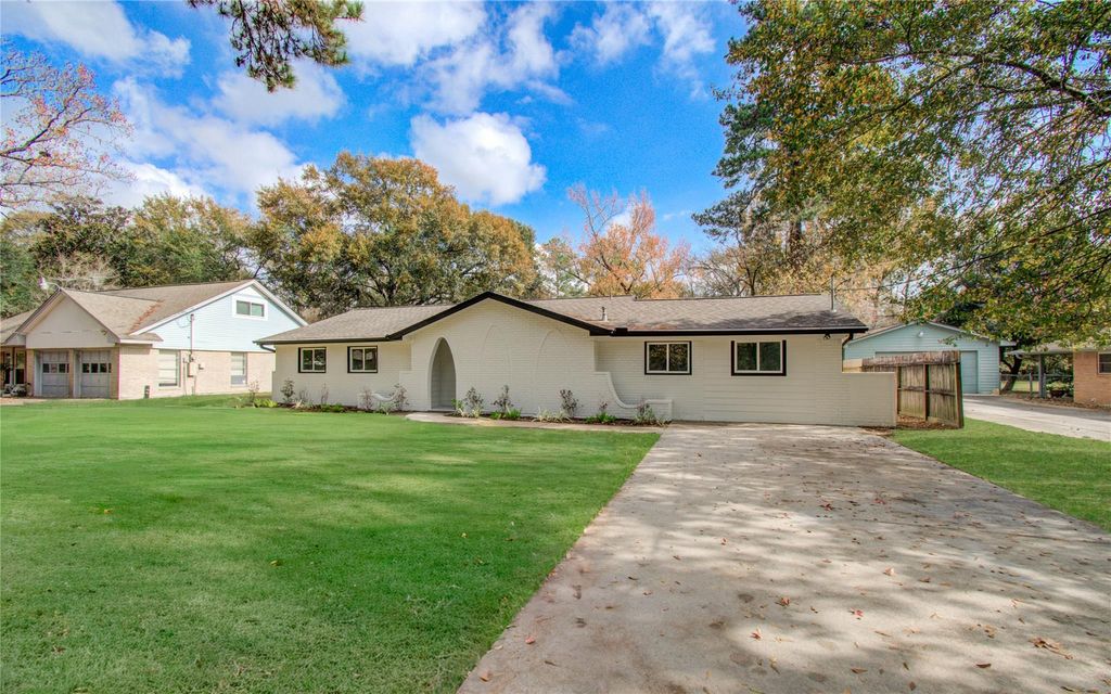 Photo of 27226 Blueberry Hill Drive, Conroe, TX 77385 (MLS # 15505683)