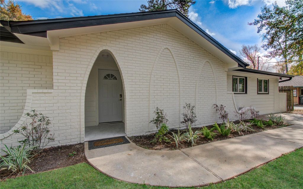 Photo of 27226 Blueberry Hill Drive, Conroe, TX 77385 (MLS # 15505683)