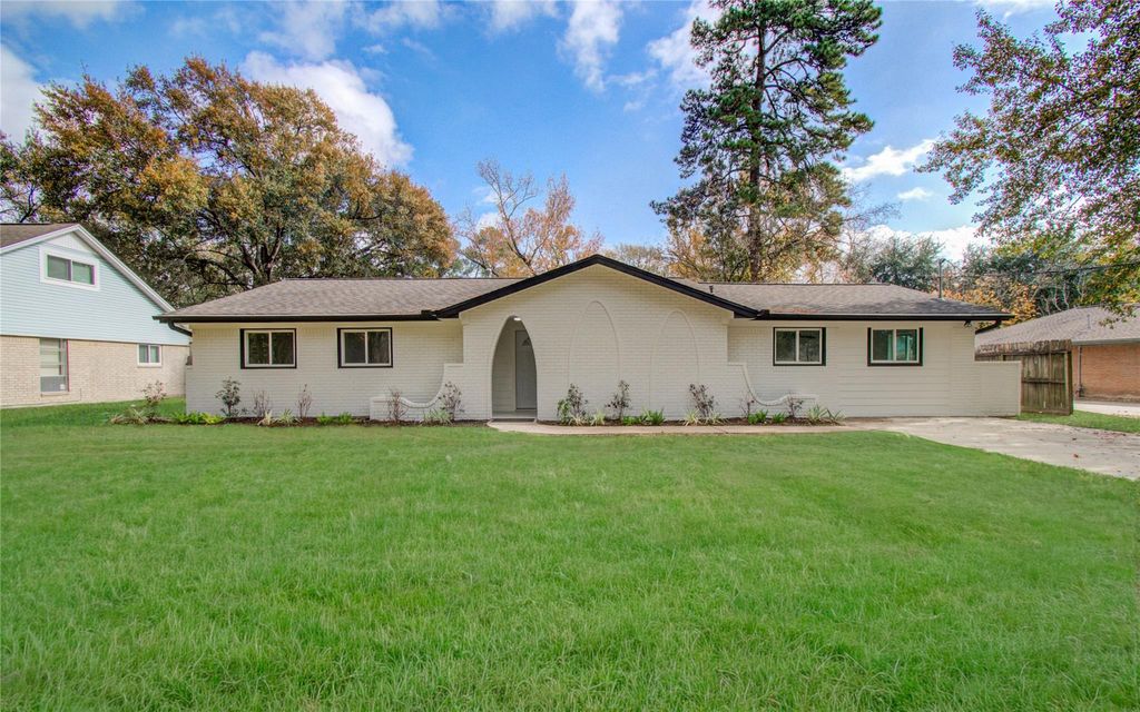 Photo of 27226 Blueberry Hill Drive, Conroe, TX 77385 (MLS # 15505683)