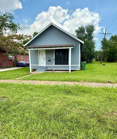 Photo of 932 Dallas Ave, Port Arthur, TX 77640 (MLS # 10980304) Photo of 932 Dallas Ave, Port Arthur, TX 77640 (MLS # 10980304)
