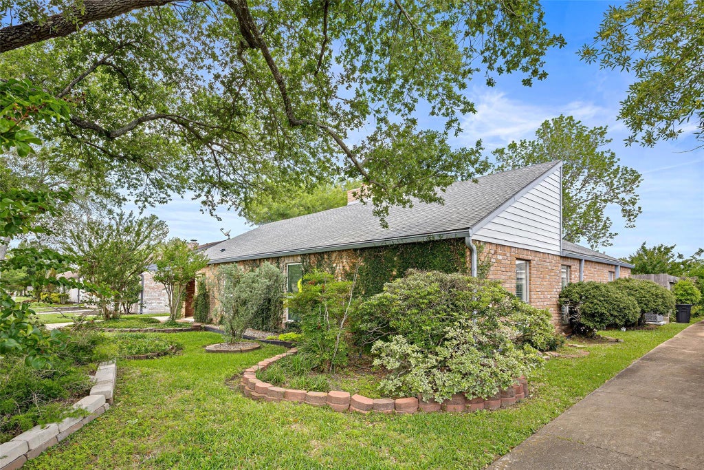 Photo of 12210 Waldemar Drive, Houston, TX 77077 (MLS # 90937438)