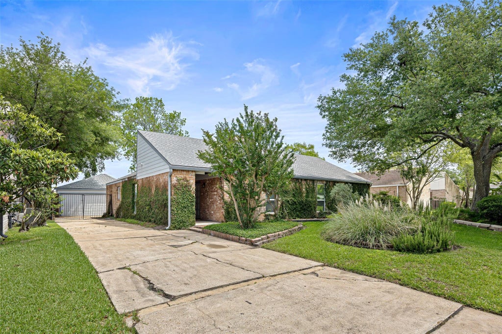 Photo of 12210 Waldemar Drive, Houston, TX 77077 (MLS # 90937438)