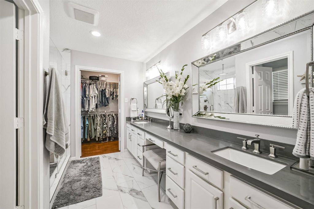 Photo of 1430 W 24th Street, Houston, TX 77008 (MLS # 80075630)