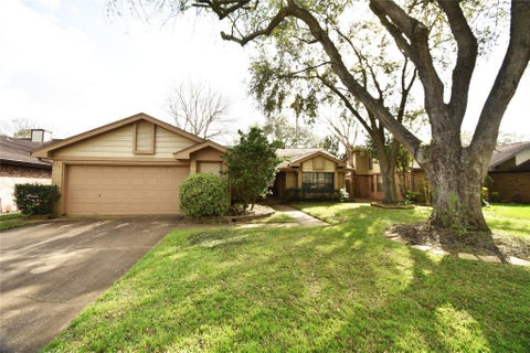 Photo of 3034 The Highlands Drive, Sugar Land, TX 77478 (MLS # 29449028)