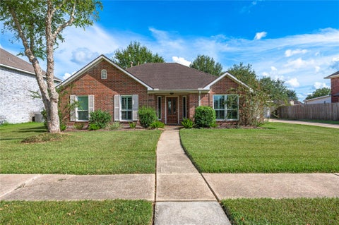 Photo of 2009 Stapleton Drive, Friendswood, TX 77546 (MLS # 71432343)