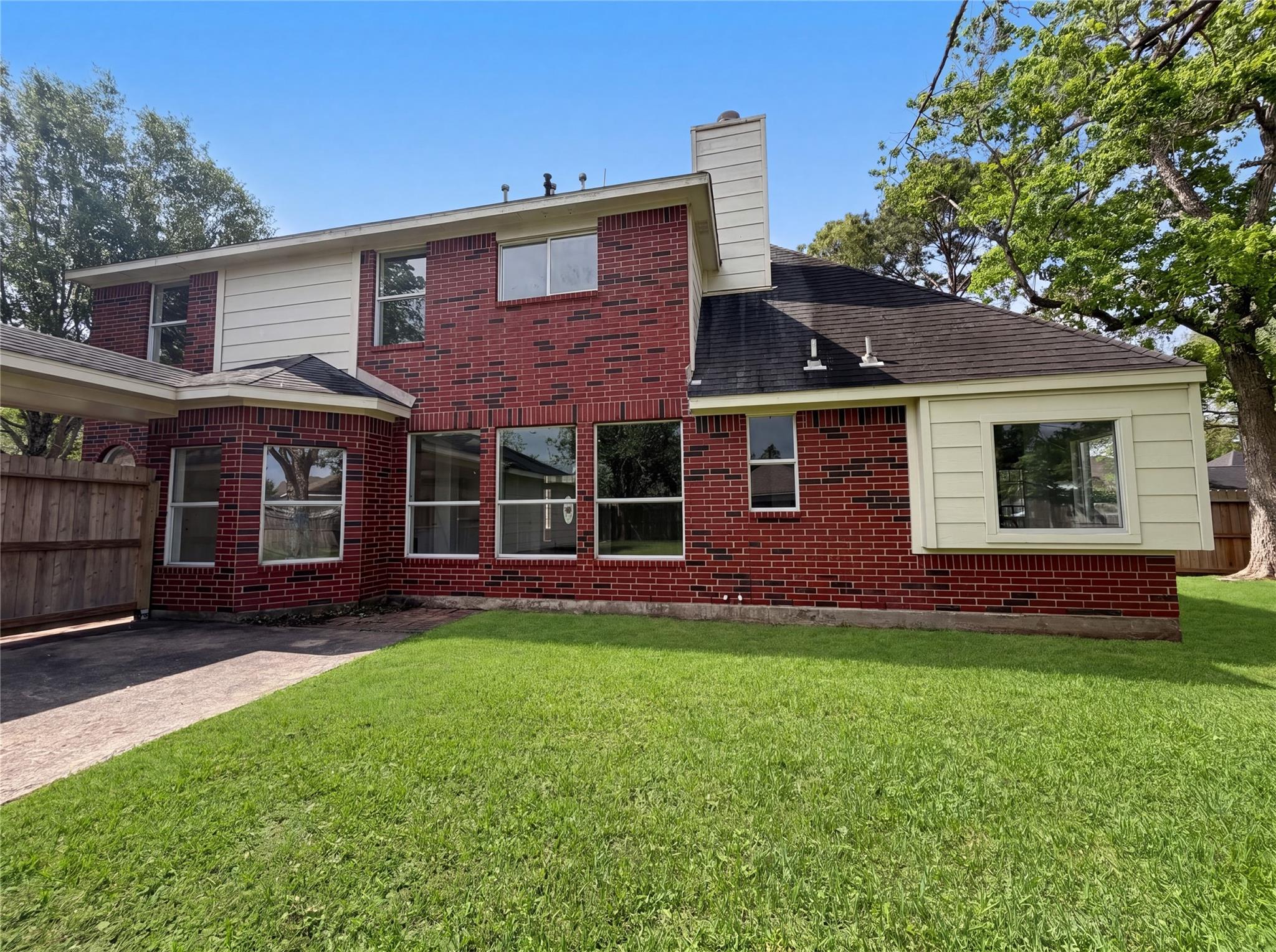1605 Country Club Drive