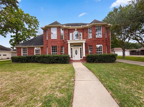 Photo of 1605 Country Club Drive, Friendswood, TX 77546 (MLS # 70237025)