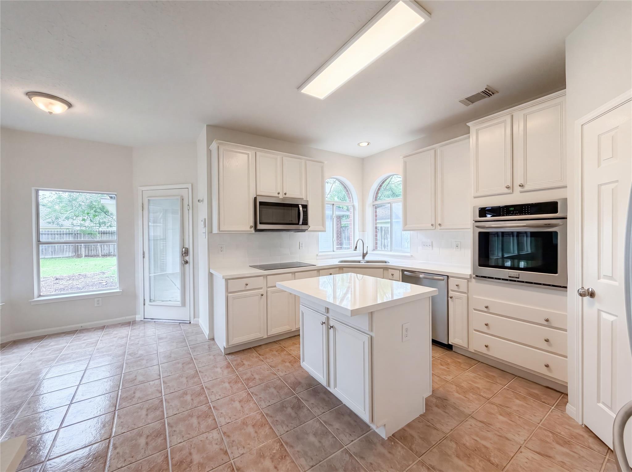 1605 Country Club Drive
