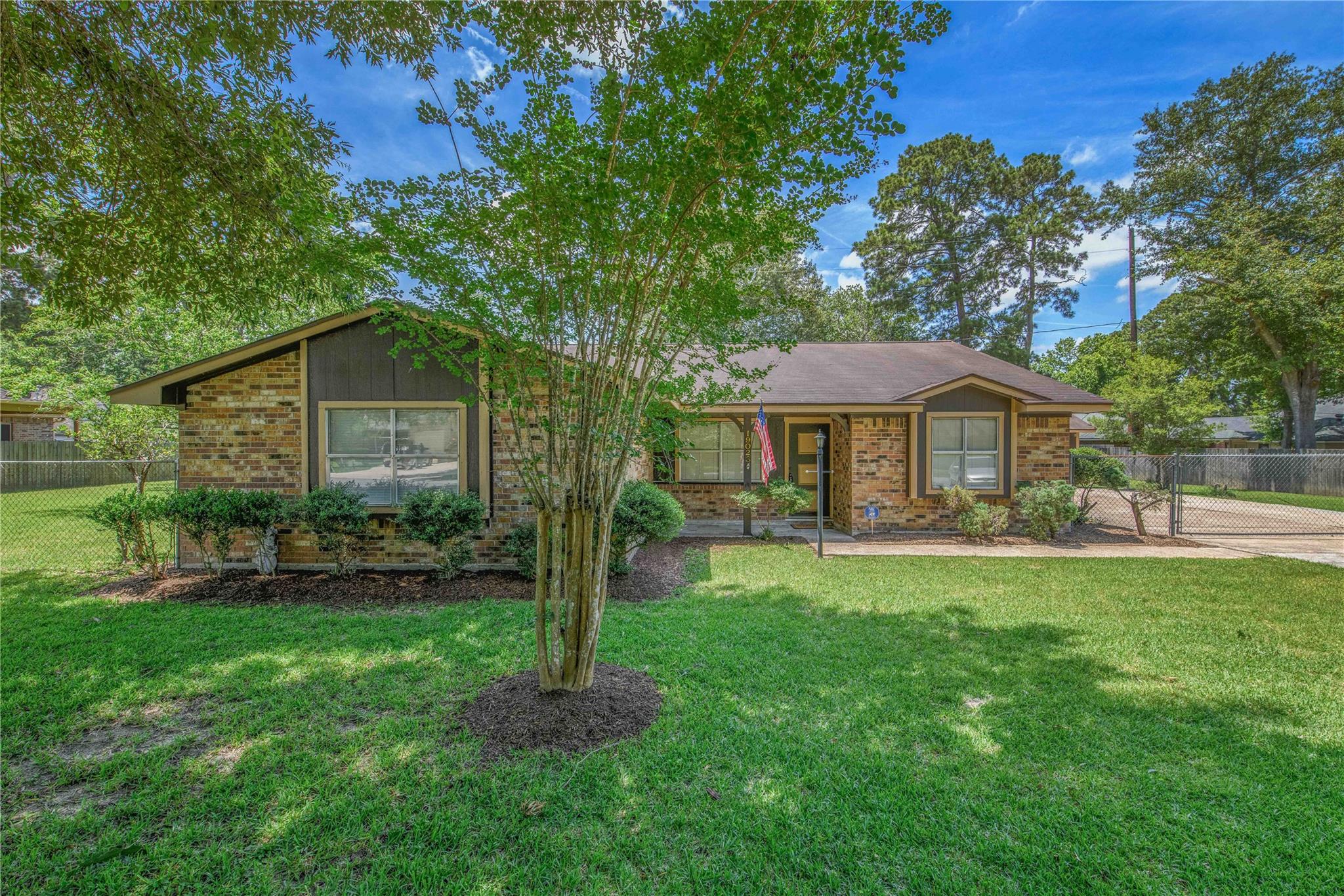 19023 Lakeshire Street