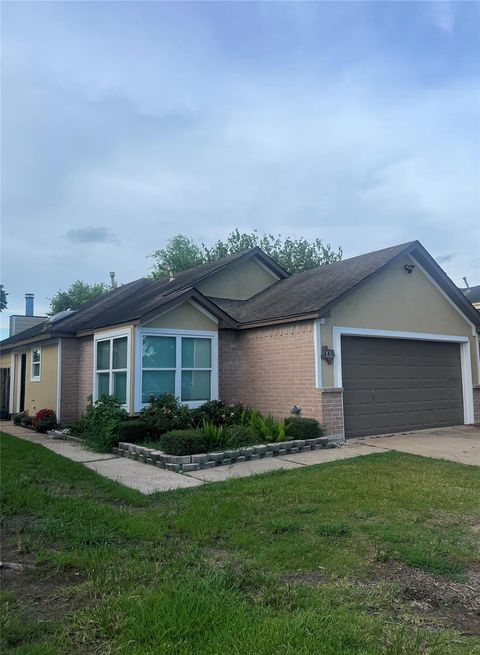 Photo of 6018 Beaconridge Drive, Houston, TX 77053 (MLS # 37629119)