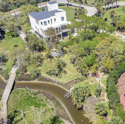 Photo of 633 Bay Vista Drive, Seabrook, TX 77586 (MLS # 10004484)