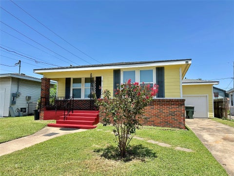 Photo of 5222 Avenue O, Galveston, TX 77551 (MLS # 44782542)