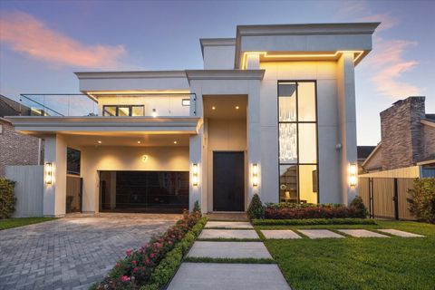 Photo of 7 Lana Lane, Houston, TX 77027 (MLS # 15296145)