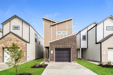 Photo of 15304 Estrella East, Houston, TX 77073 (MLS # 18760673)