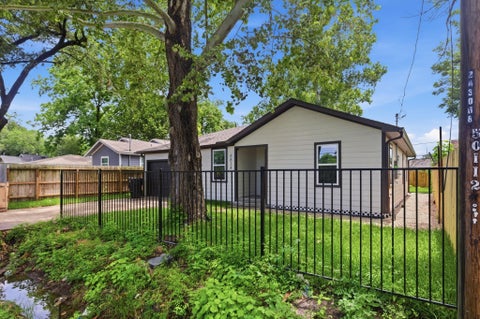 Photo of 6814 Greenhurst Street, Houston, TX 77091 (MLS # 37059642)