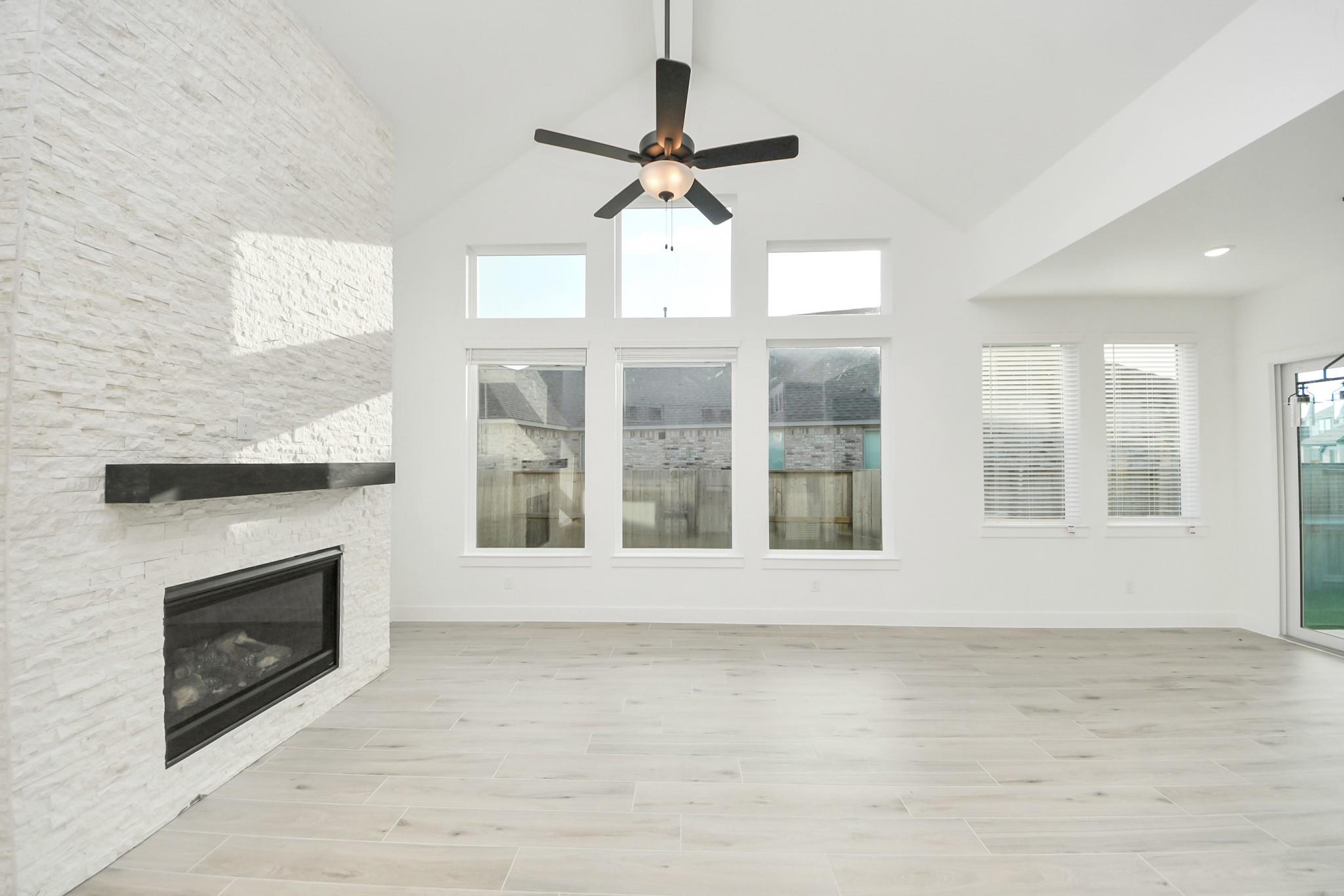 9438 Chateau Hill