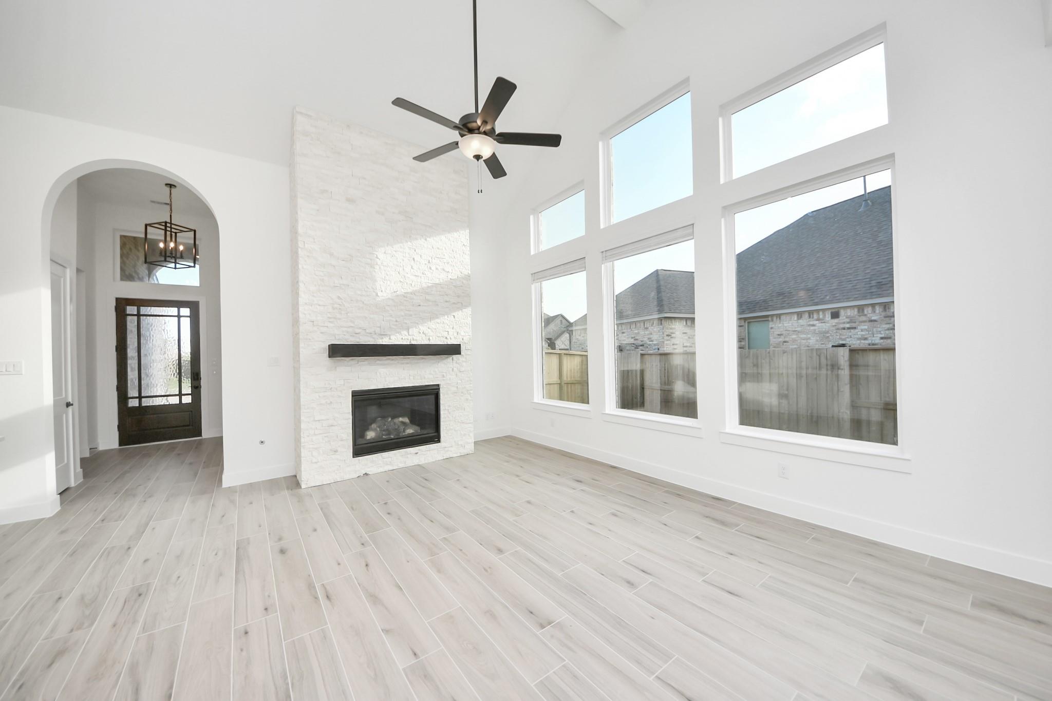 9438 Chateau Hill