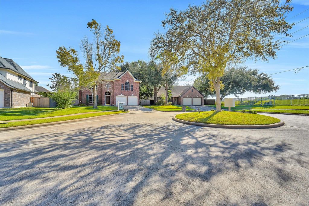 Photo of 1106 Pecan Crest Court, Sugar Land, TX 77479 (MLS # 51834542)