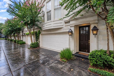 Townhouse For Sale - 118 Oak Place Drive<br/> Harris County, Houston, TX 77006