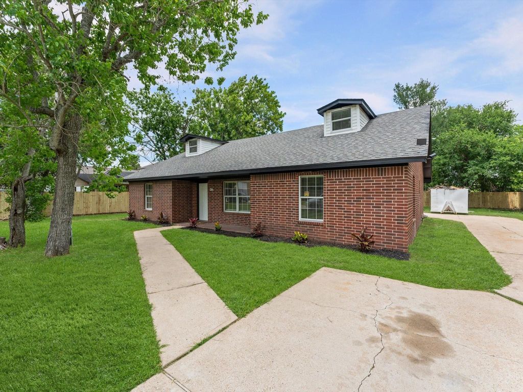 Photo of 423 Masterson Street, Arcola, TX 77583 (MLS # 61535277)
