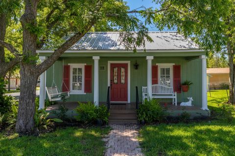 Photo of 112 E Market Street, Fayetteville, TX 78940 (MLS # 50998881)