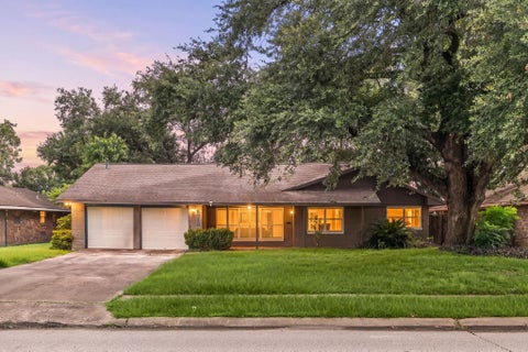Photo of 5018 Willowbend Boulevard, Houston, TX 77035 (MLS # 4439863)
