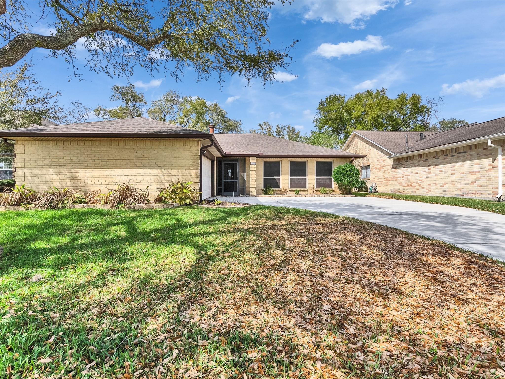 2819 Poplar Creek Lane