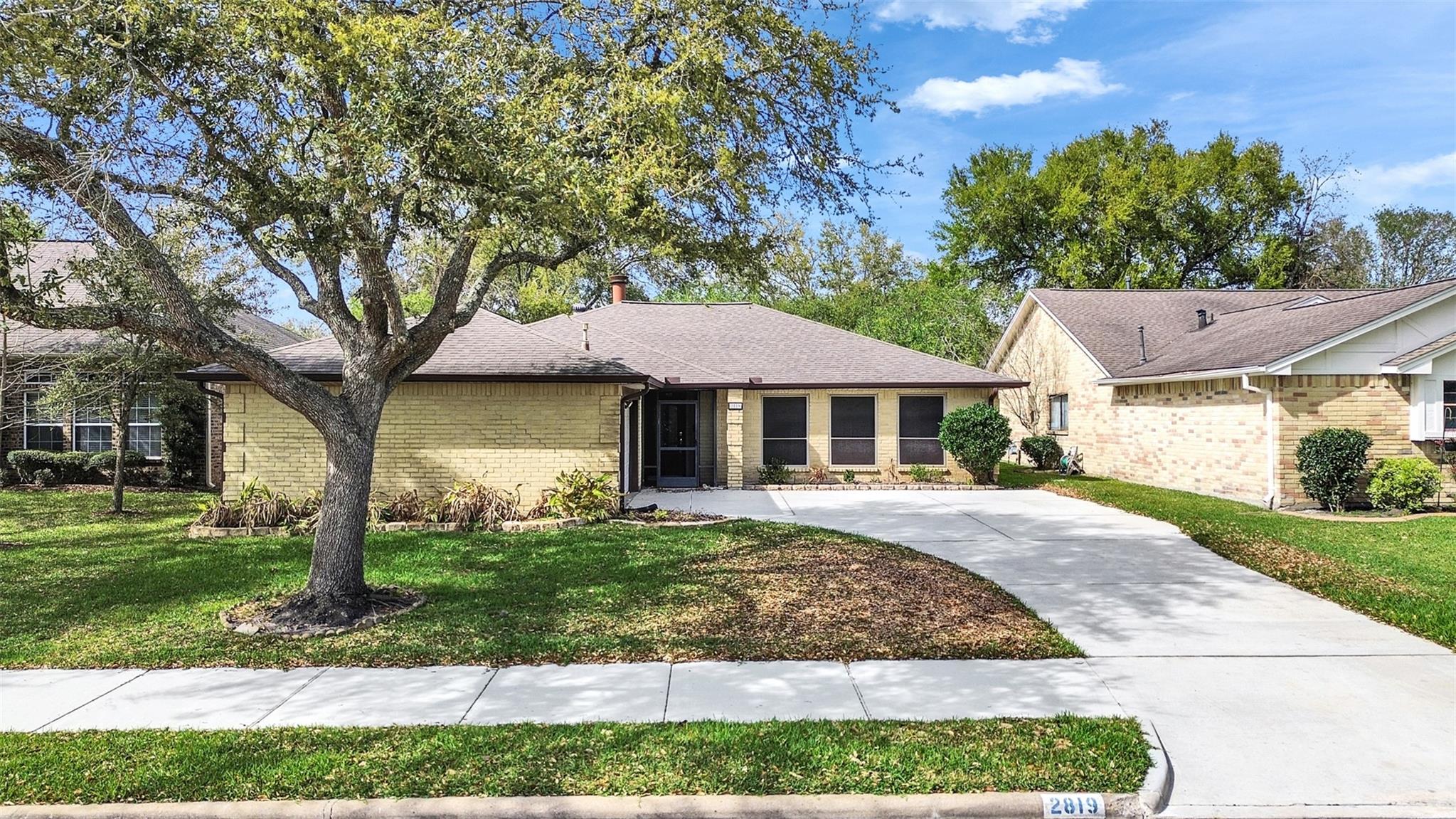 2819 Poplar Creek Lane