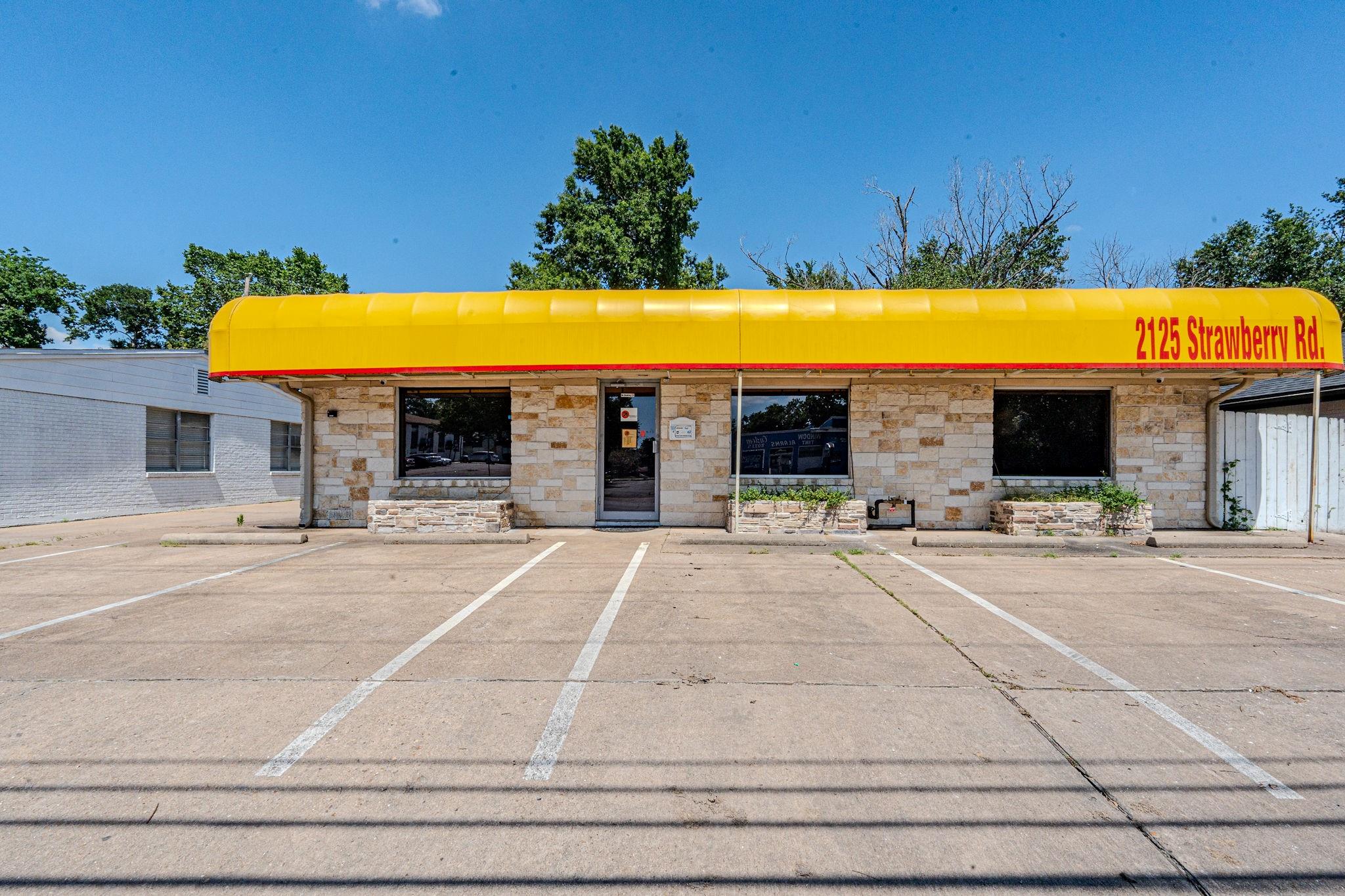 2125 Strawberry Road