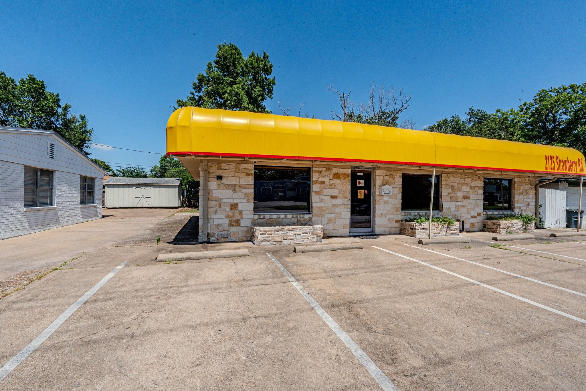 2125 Strawberry Road