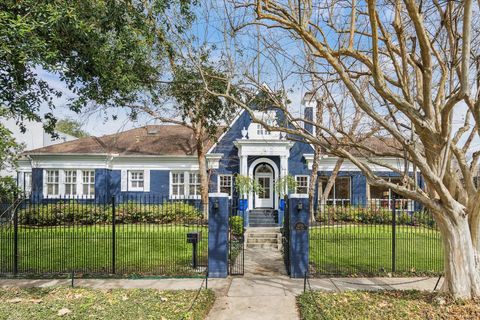 Photo of 1206 Hyde Park Boulevard, Houston, TX 77006 (MLS # 10735882)