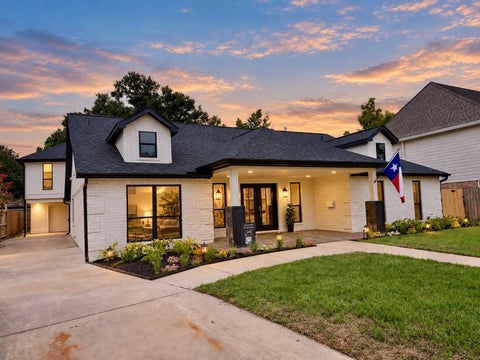 Homes For Sale - 1031 Richelieu Lane<br/> Harris County, Houston, TX 77018