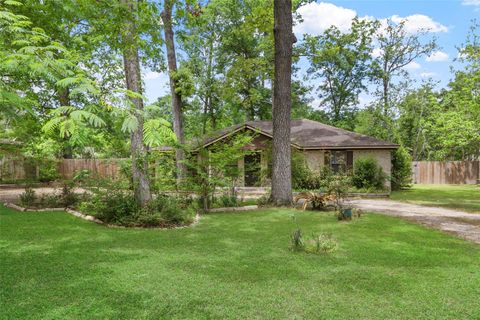 Photo of 10775 Royal Forest Drive, Conroe, TX 77303 (MLS # 80329609)